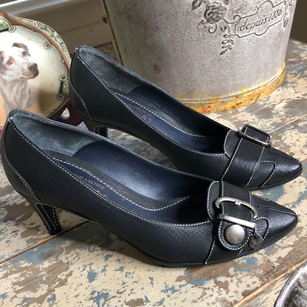 Kalliste black leather pumps with stitch detail